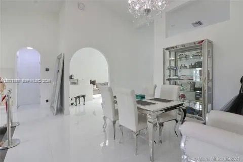 For Rent: $5,600 (3 beds, 2 baths, 2104 Square Feet)