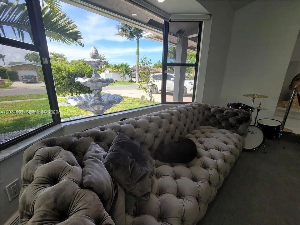 For Rent: $5,600 (3 beds, 2 baths, 2104 Square Feet)