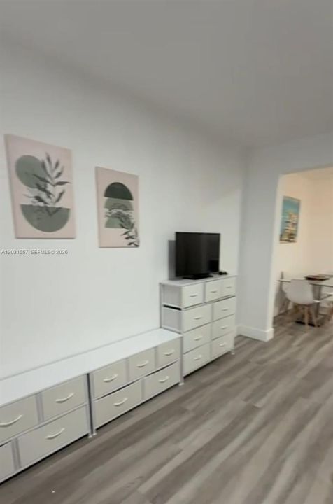 Active With Contract: $1,800 (0 beds, 1 baths, 445 Square Feet)