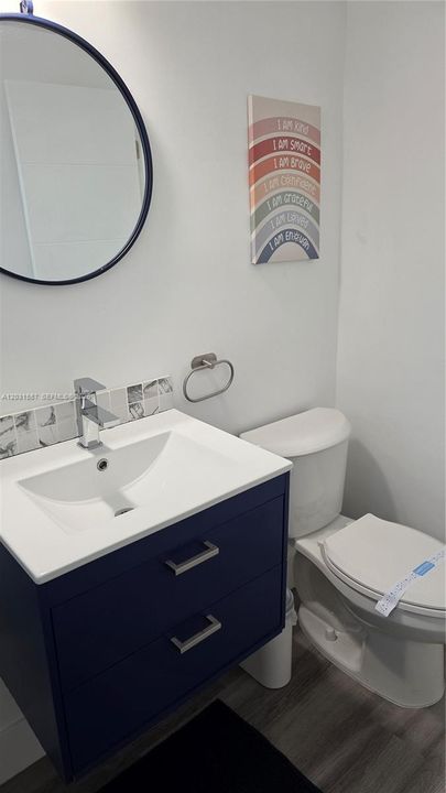 Active With Contract: $1,800 (0 beds, 1 baths, 445 Square Feet)