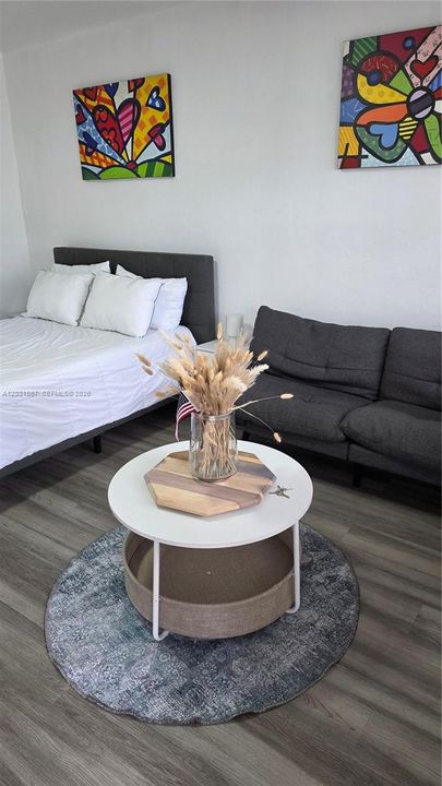 Active With Contract: $1,800 (0 beds, 1 baths, 445 Square Feet)