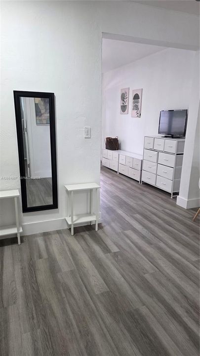 Active With Contract: $1,800 (0 beds, 1 baths, 445 Square Feet)