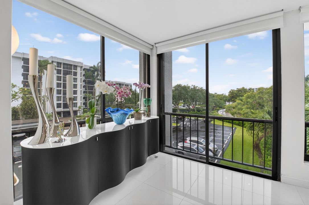 OPEN KITCHEN