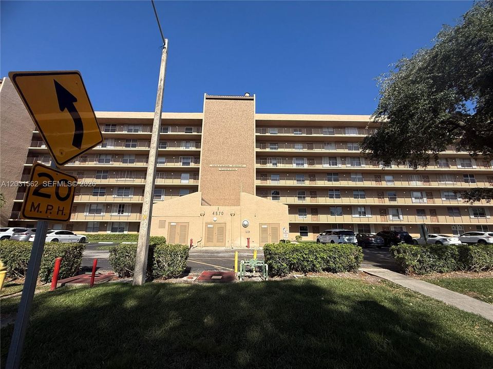 For Sale: $240,000 (2 beds, 2 baths, 1070 Square Feet)