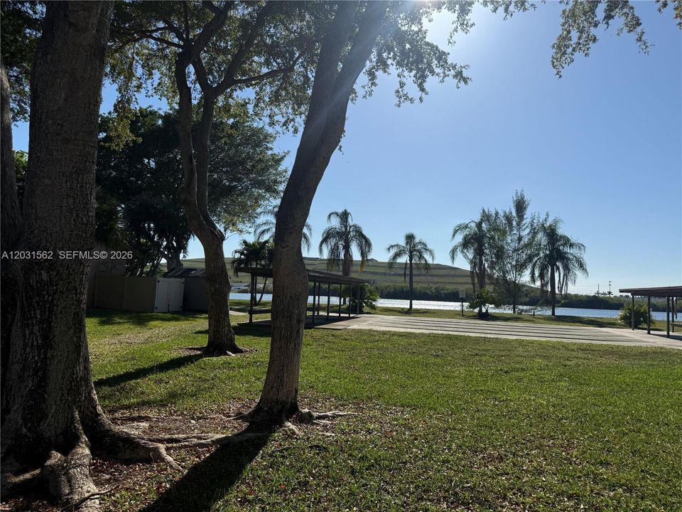 For Sale: $240,000 (2 beds, 2 baths, 1070 Square Feet)