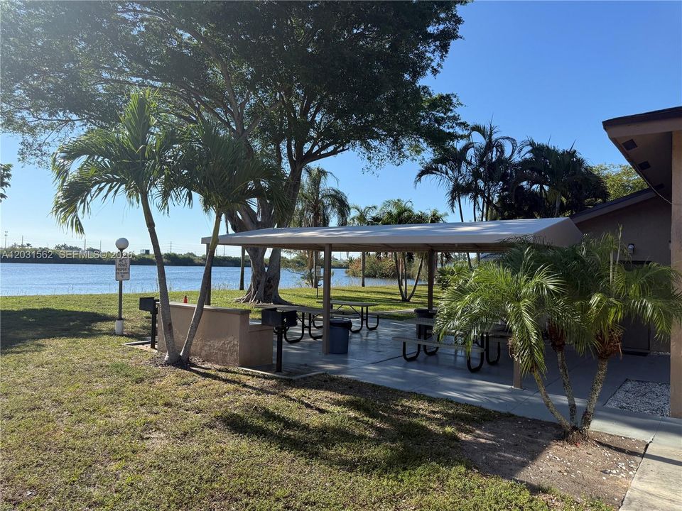 For Sale: $240,000 (2 beds, 2 baths, 1070 Square Feet)