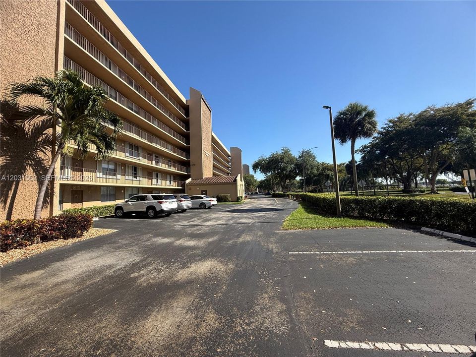 For Sale: $240,000 (2 beds, 2 baths, 1070 Square Feet)