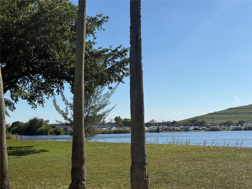 For Sale: $240,000 (2 beds, 2 baths, 1070 Square Feet)