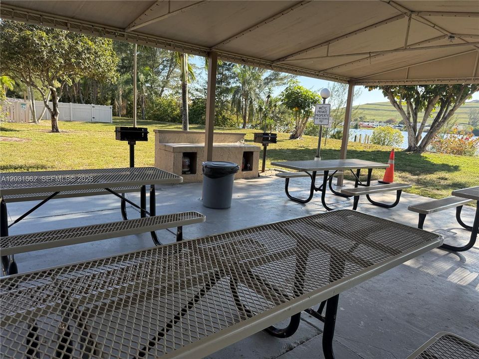 For Sale: $240,000 (2 beds, 2 baths, 1070 Square Feet)