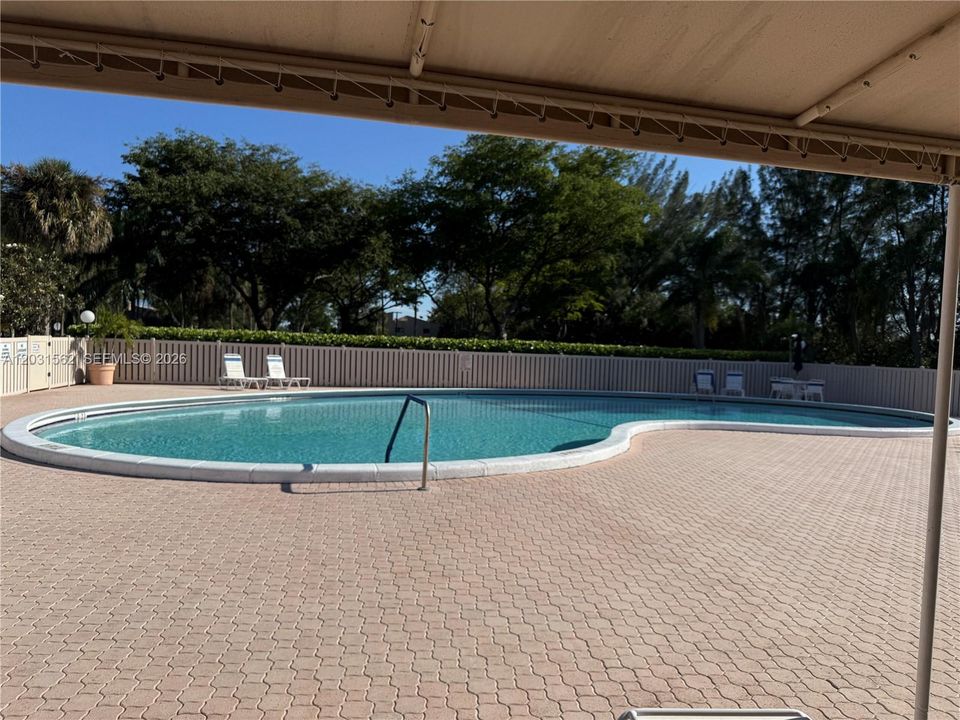 For Sale: $240,000 (2 beds, 2 baths, 1070 Square Feet)