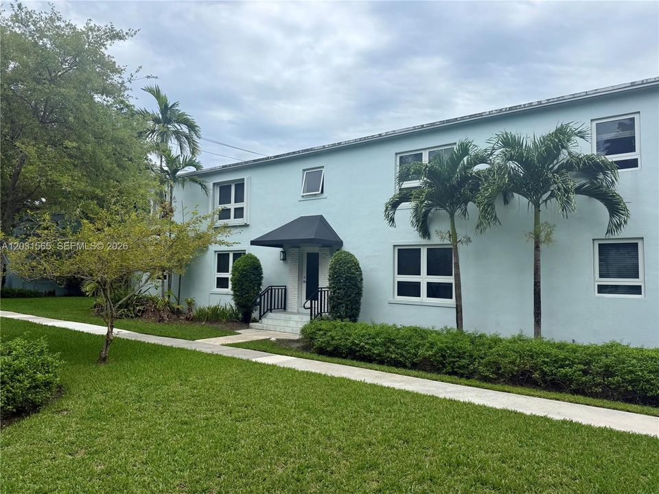 For Sale: $425,000 (2 beds, 1 baths, 840 Square Feet)
