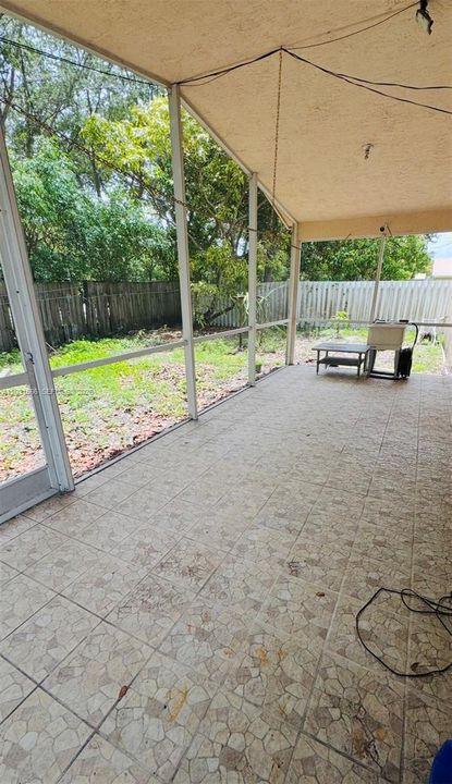 For Rent: $3,500 (4 beds, 2 baths, 1965 Square Feet)