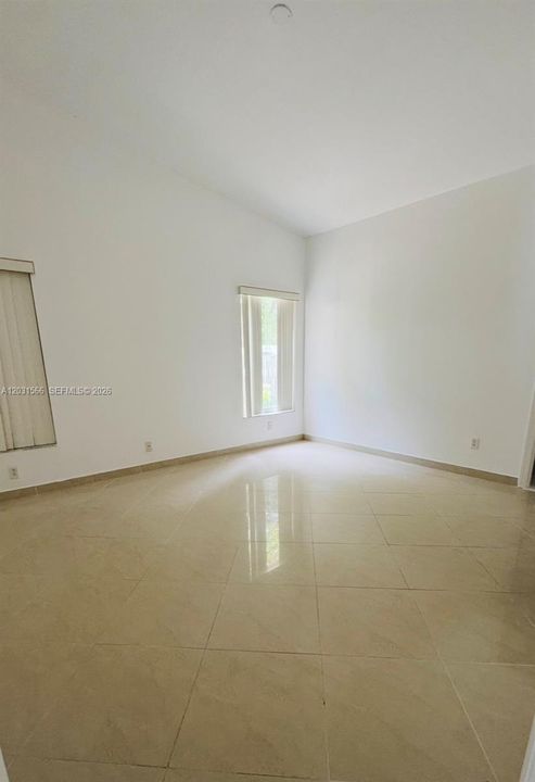 For Rent: $3,500 (4 beds, 2 baths, 1965 Square Feet)