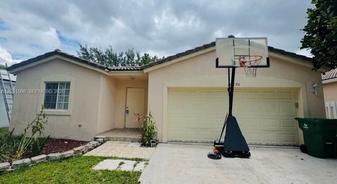 For Rent: $3,500 (4 beds, 2 baths, 1965 Square Feet)