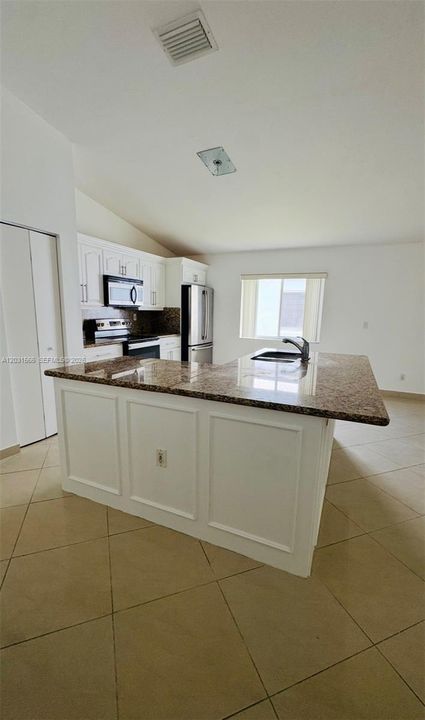 For Rent: $3,500 (4 beds, 2 baths, 1965 Square Feet)