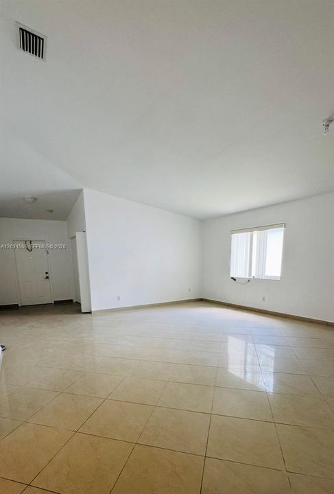 For Rent: $3,500 (4 beds, 2 baths, 1965 Square Feet)