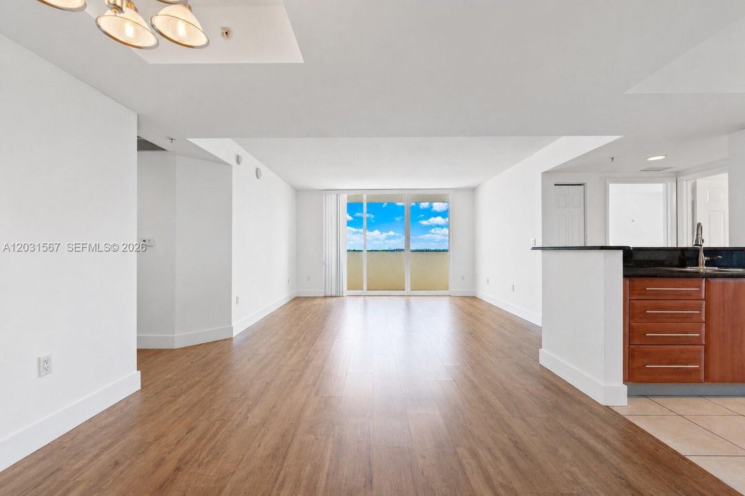 На продажу: $479,900 (2 спален, 2 ванн, 1242 Квадратных фут)