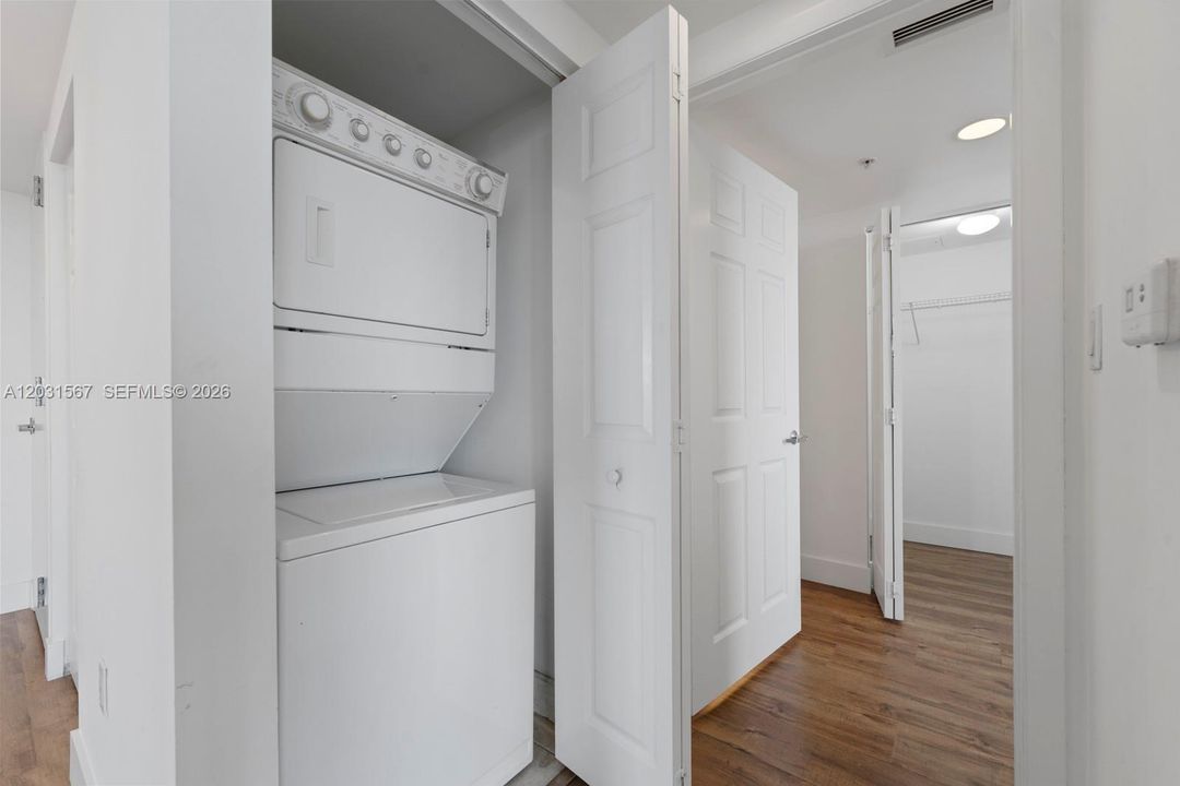 На продажу: $479,900 (2 спален, 2 ванн, 1242 Квадратных фут)