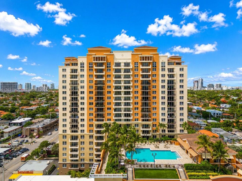 На продажу: $479,900 (2 спален, 2 ванн, 1242 Квадратных фут)