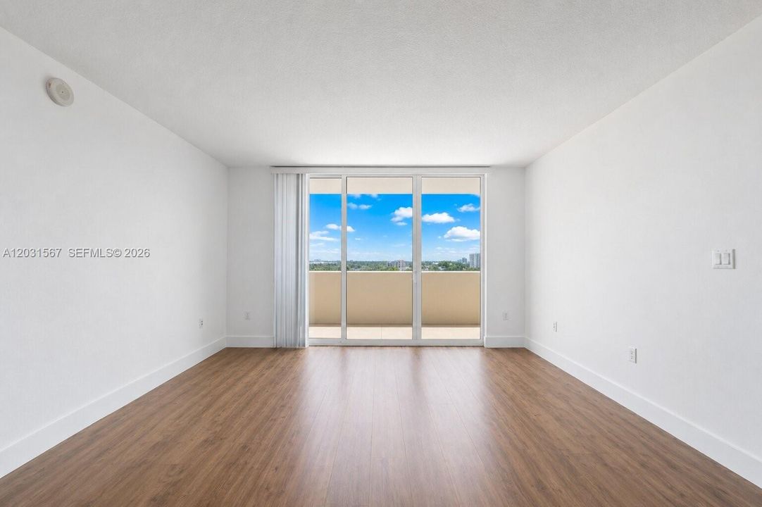 На продажу: $479,900 (2 спален, 2 ванн, 1242 Квадратных фут)