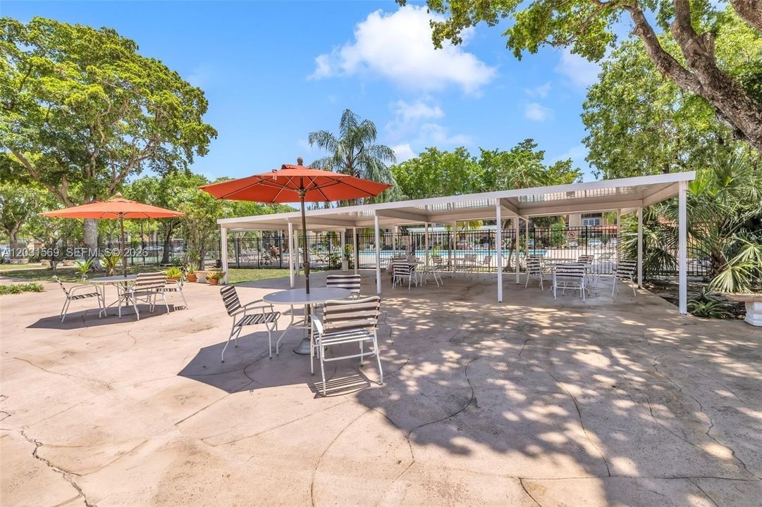 For Sale: $195,890 (2 beds, 2 baths, 962 Square Feet)
