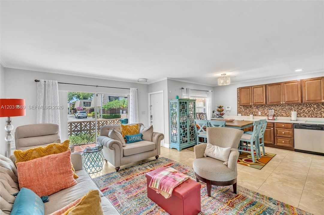 For Sale: $195,890 (2 beds, 2 baths, 962 Square Feet)