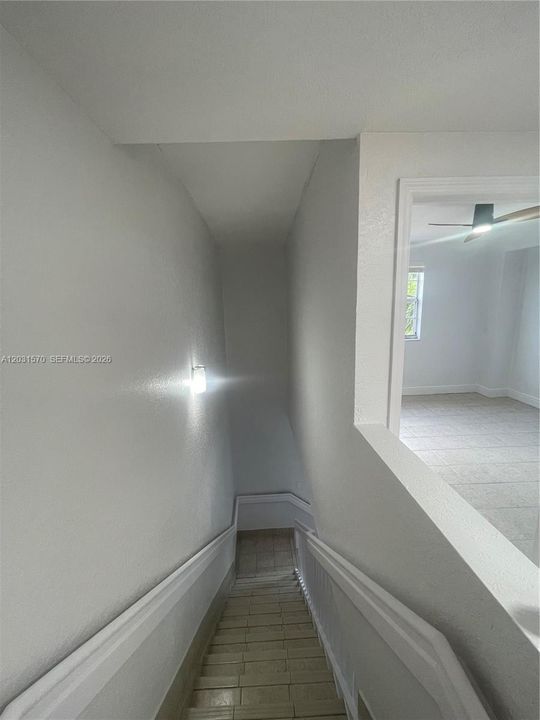 For Sale: $289,000 (2 beds, 1 baths, 1006 Square Feet)