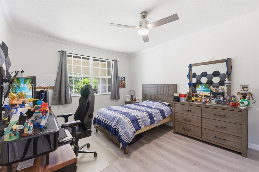 En Venta: $1,300,000 (5 camas, 3 baños, 3692 Pies cuadrados)
