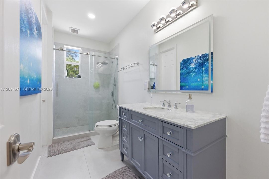 En Venta: $1,300,000 (5 camas, 3 baños, 3692 Pies cuadrados)