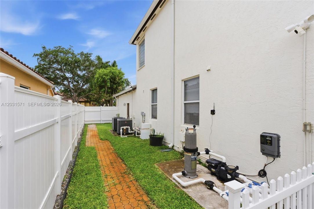 En Venta: $1,300,000 (5 camas, 3 baños, 3692 Pies cuadrados)