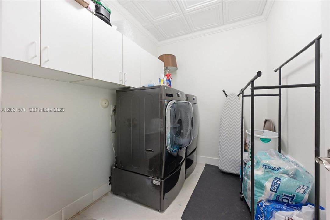 En Venta: $1,300,000 (5 camas, 3 baños, 3692 Pies cuadrados)