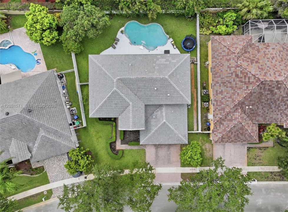 En Venta: $1,300,000 (5 camas, 3 baños, 3692 Pies cuadrados)