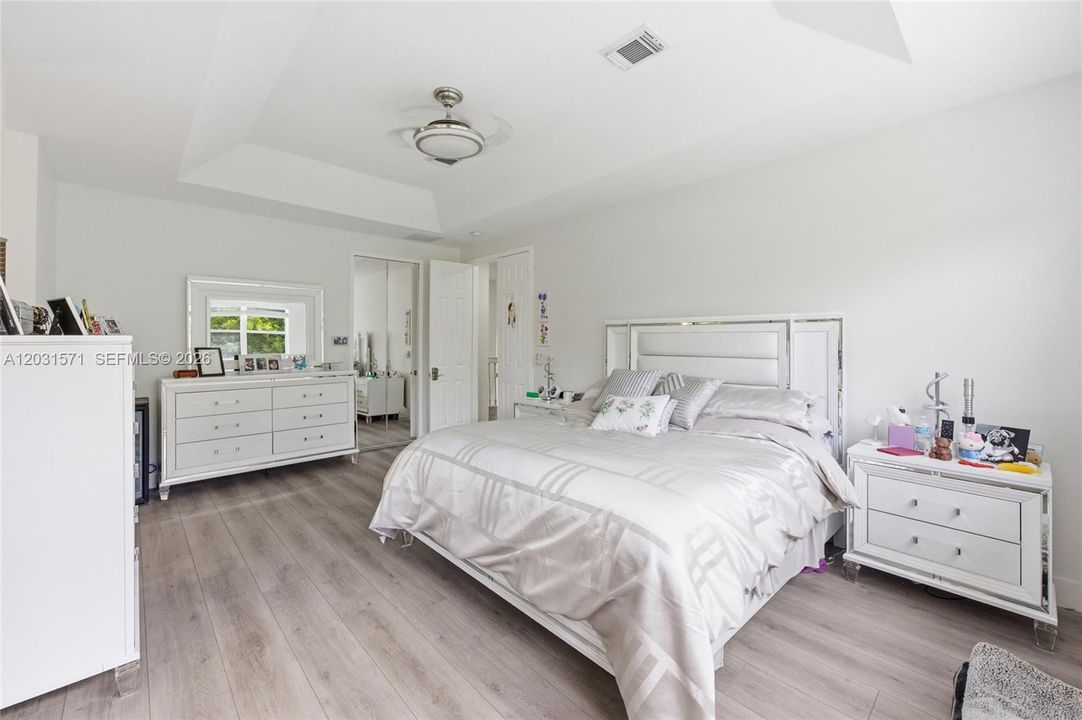 En Venta: $1,300,000 (5 camas, 3 baños, 3692 Pies cuadrados)