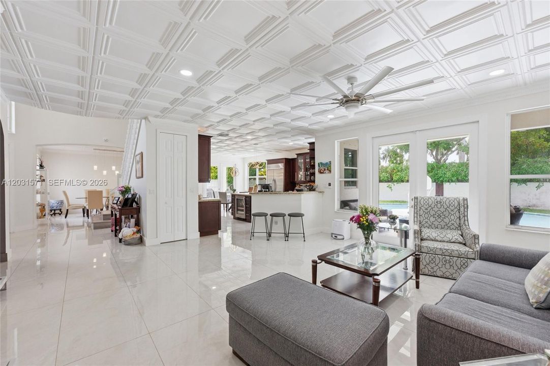 En Venta: $1,300,000 (5 camas, 3 baños, 3692 Pies cuadrados)