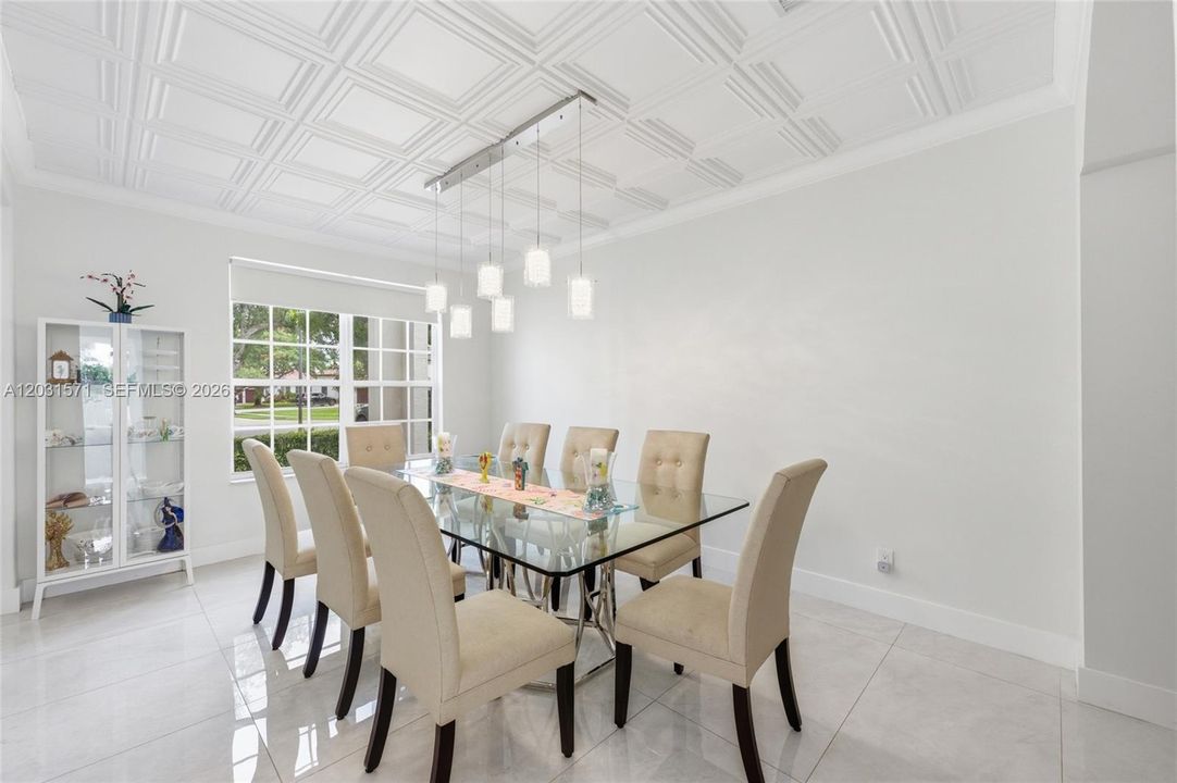 En Venta: $1,300,000 (5 camas, 3 baños, 3692 Pies cuadrados)