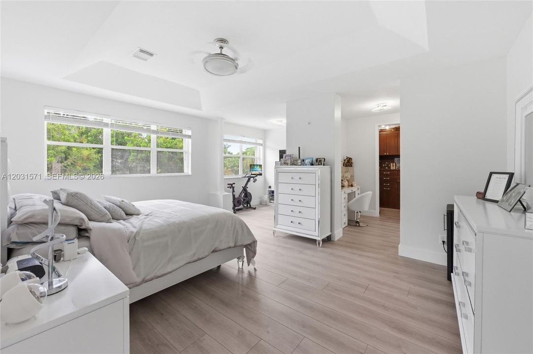 En Venta: $1,300,000 (5 camas, 3 baños, 3692 Pies cuadrados)