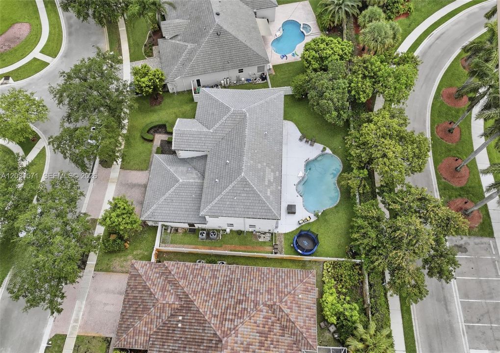 En Venta: $1,300,000 (5 camas, 3 baños, 3692 Pies cuadrados)