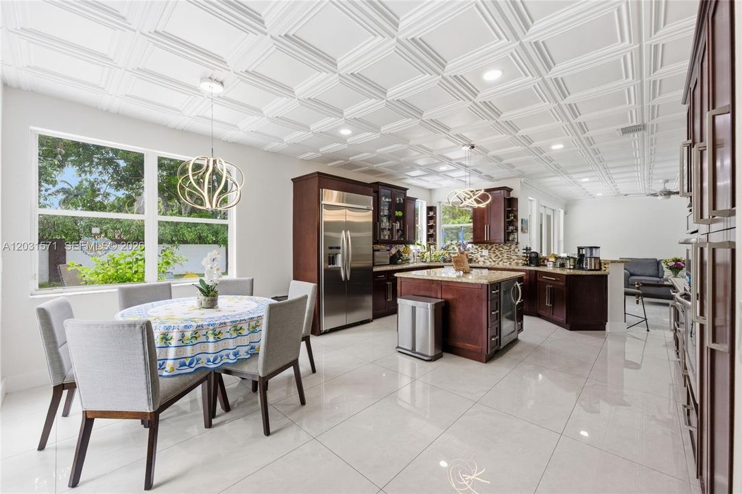 En Venta: $1,300,000 (5 camas, 3 baños, 3692 Pies cuadrados)