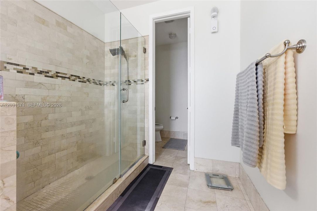 En Venta: $1,300,000 (5 camas, 3 baños, 3692 Pies cuadrados)