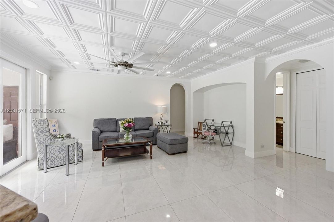 En Venta: $1,300,000 (5 camas, 3 baños, 3692 Pies cuadrados)