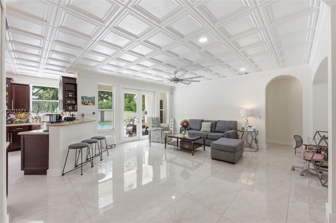 En Venta: $1,300,000 (5 camas, 3 baños, 3692 Pies cuadrados)