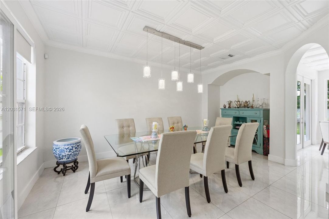 En Venta: $1,300,000 (5 camas, 3 baños, 3692 Pies cuadrados)
