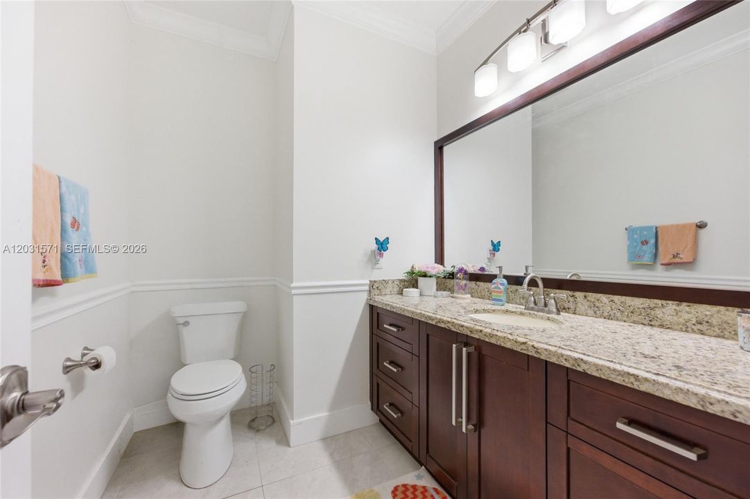 En Venta: $1,300,000 (5 camas, 3 baños, 3692 Pies cuadrados)