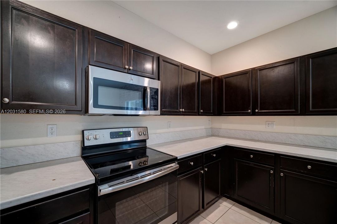For Sale: $400,000 (3 beds, 2 baths, 1659 Square Feet)