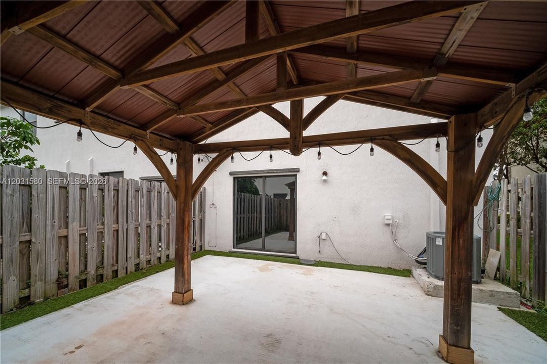 For Sale: $400,000 (3 beds, 2 baths, 1659 Square Feet)