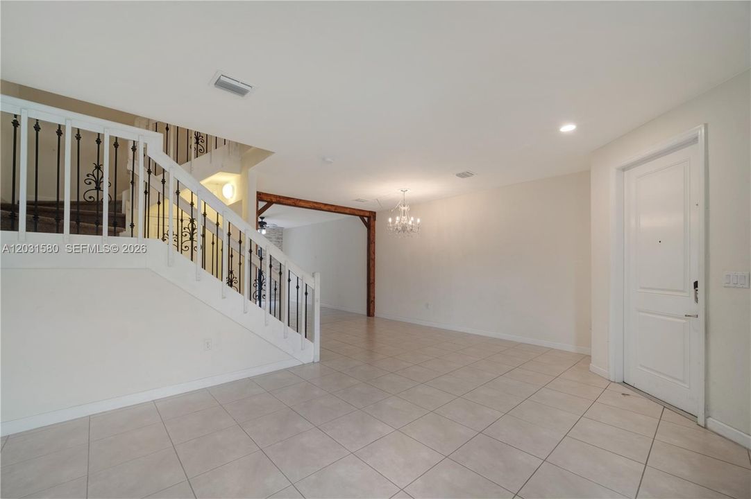 For Sale: $400,000 (3 beds, 2 baths, 1659 Square Feet)