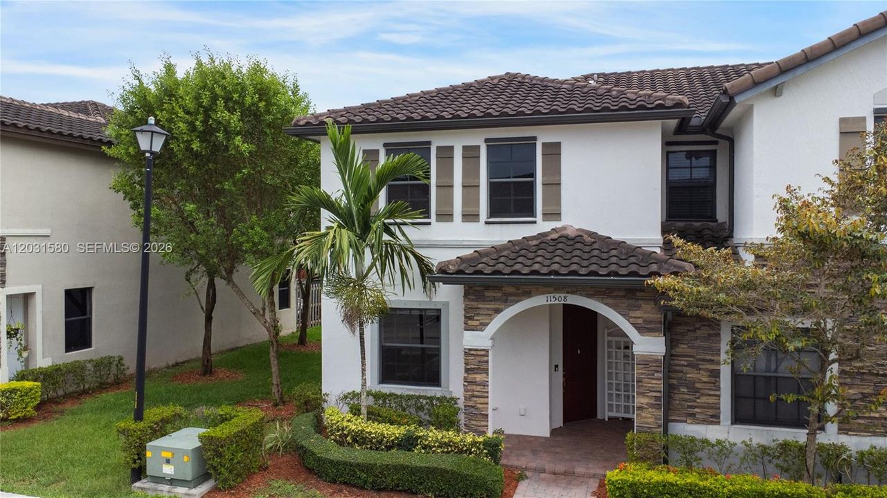 For Sale: $400,000 (3 beds, 2 baths, 1659 Square Feet)