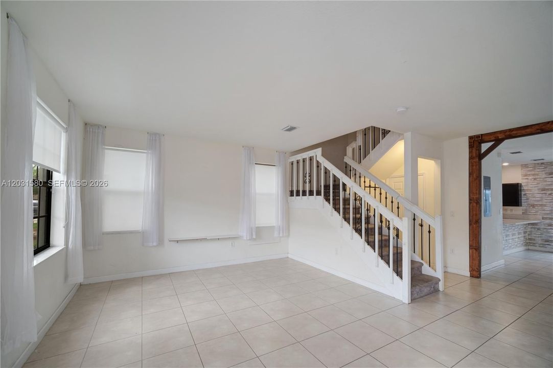 For Sale: $400,000 (3 beds, 2 baths, 1659 Square Feet)