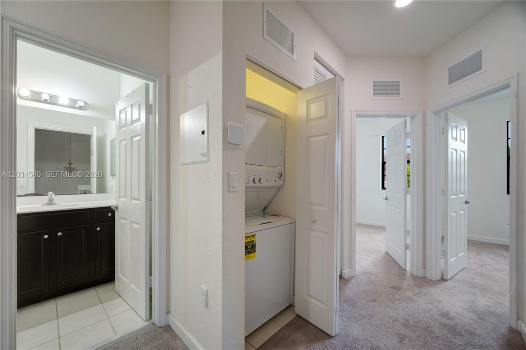 For Sale: $400,000 (3 beds, 2 baths, 1659 Square Feet)