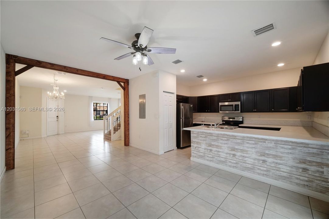 For Sale: $400,000 (3 beds, 2 baths, 1659 Square Feet)